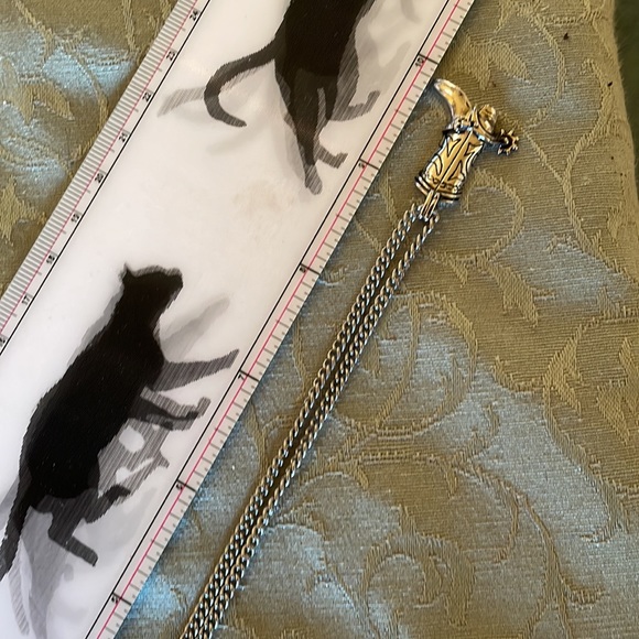 Vintage 1970’s Avon silver toned cowboy boot pendant on a sturdy 18” chain EVC - Picture 2 of 4